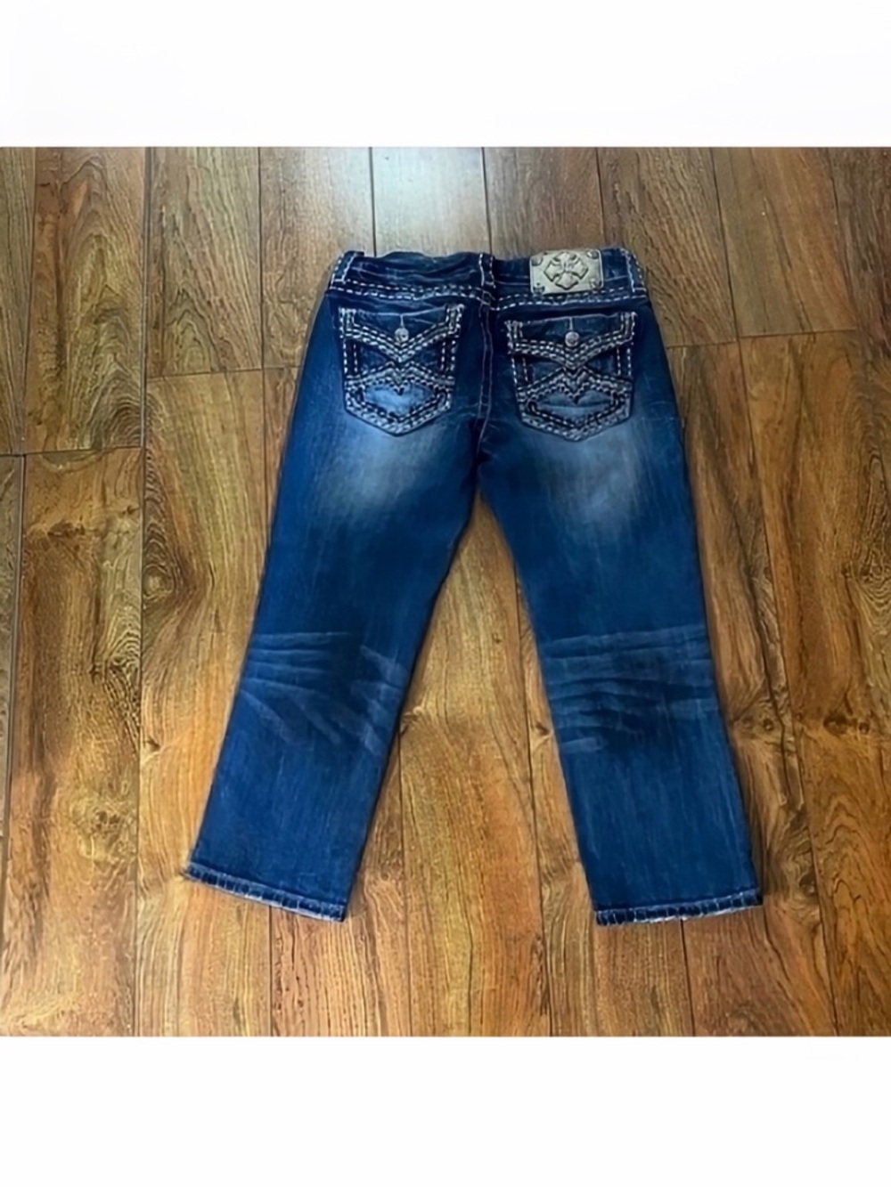 Like New Miss Me Signature Cuffed Capri Jeans Embellished Pockets 21” Inseam